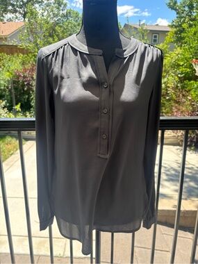 Ann Taylor LOFT Gray Long-Sleeve Split-Neck Button Pullover Blouse